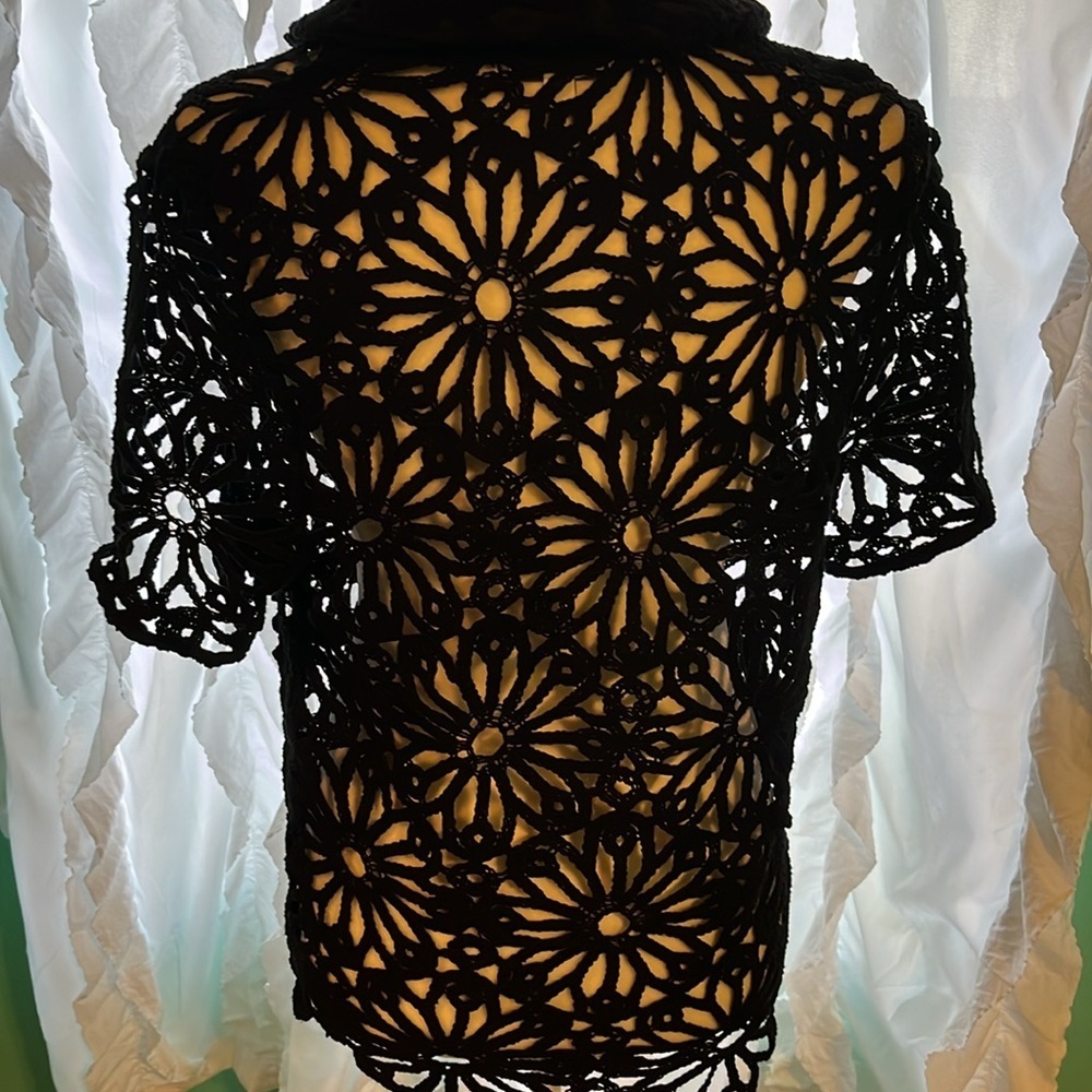 Crocheted daisies shrug/cardigan - Picture 6 of 7